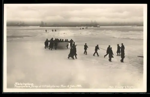 AK Helsingborg, Passagerare föras ut till isbrytaren Thor, 16 febr. 1922
