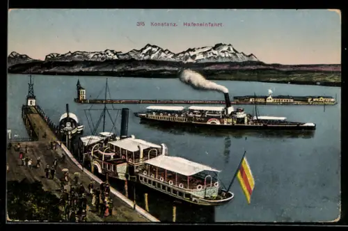 AK Konstanz, Bodensee mit Hafeneinfahrt und auslaufendem Dampfer