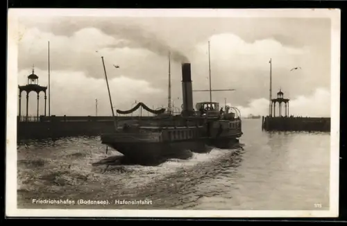 AK Friedrichshafen /Bodensee, Hafeneinfahrt