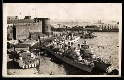AK Brest, Contre-Torpilleurs dans le Penfeld, Au fond, l`Escadre en rade, Hafen