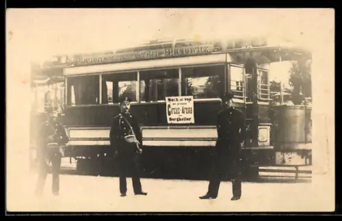 Foto-AK Dresden, Schaffner der Strassenbahn