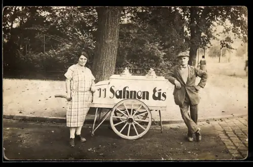 Foto-AK Dresden, Mobiler Eisverkäufer am Stübelplatz, Händler