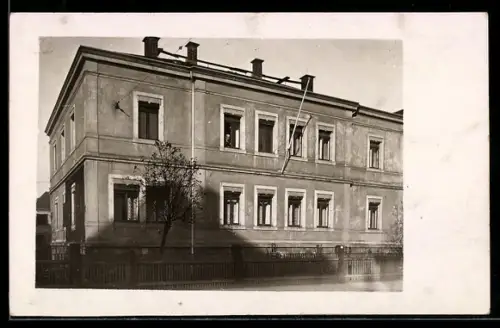Foto-AK Dresden-Leuben, Partie in der Stephensonstrasse 35, Wohnhaus in der Aussenansicht
