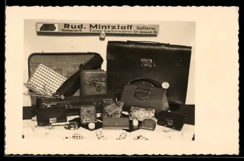 Foto-AK Dresden, Geldbörsen und Tasche der Rud. Mitzlaff Sattlerei, Annenstrasse 26, Reklame
