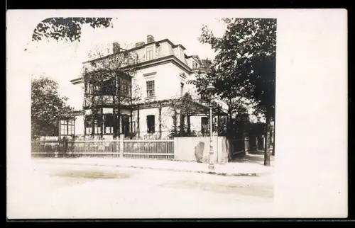Foto-AK Dresden-Blasewitz, Strassenpartie mit Villa