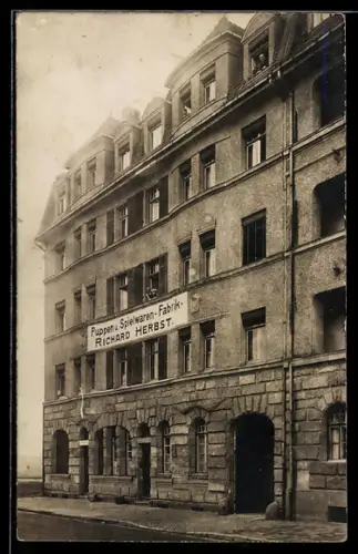 Foto-AK Fürth, Puppen- und Spielwarenfabrik Richard Herbst in der Schwabenstrasse 5