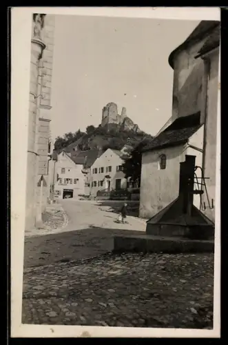 Foto-AK Altmannstein, Kind auf der Strasse