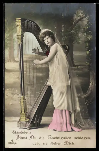 AK Junge Frau lauscht dem Klang ihrer Harfe