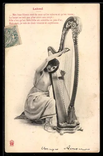 AK Attraktive Frau mit durchsichtigem Kleid spielt auf einer Harfe