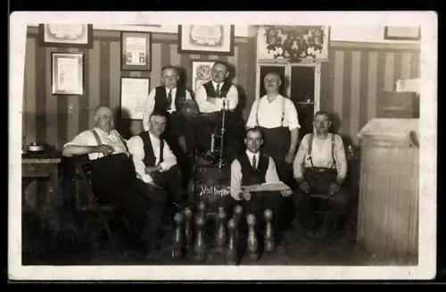 Foto-AK Herrengesellschaft mit Kegeln