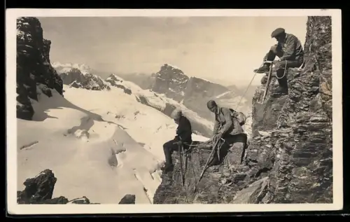 AK Bergsteiger am grossen Spannort mit Blick auf Titlis