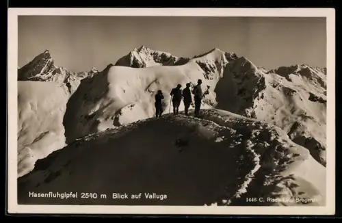 AK Bergsteiger auf dem Hasenfluhgipfel mit Blick auf Valluga