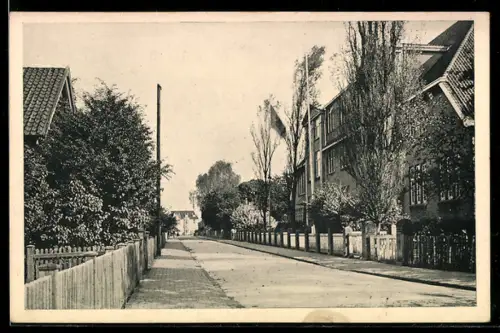 AK Varel i. O., Moltkestrasse, Gebäude mit Fahne, Vertreter Alfred Bruhnken, Besuchsankündigung
