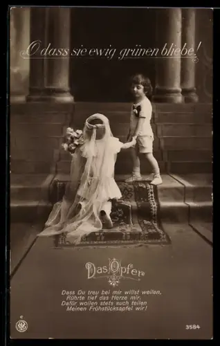 Foto-AK NPG Nr. 3584: Zwei Kinder, eines davon mit Brautkleid, am Fuss einer Treppe