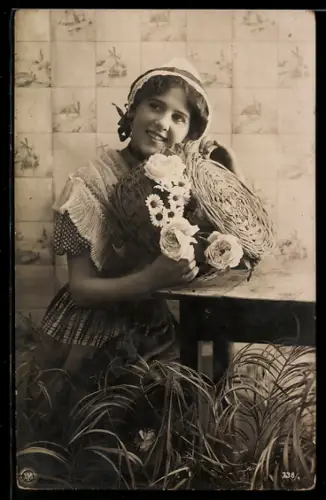 Foto-AK NPG Nr. 738/1: Junge Frau mit einem Blumenkorb