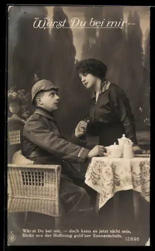 Foto-AK NPG Nr. 12696: Soldat in Uniform mit Pickelhaube hält die Hand einer Frau