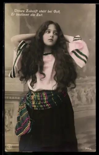 Foto-AK NPG Nr. 946/4: Hübshce junge Frau mit offenem Haar
