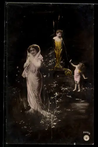 Foto-AK NPG Nr. 344/3: Frau steht mit ihren Kindern am See