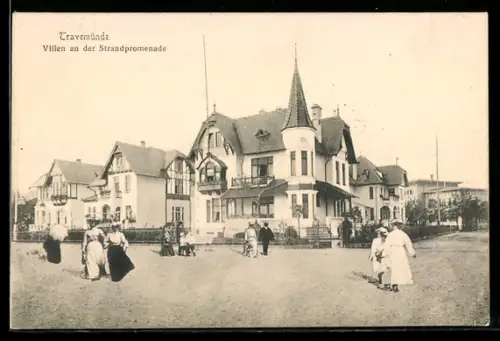 AK Travemünde, Villen an der Strandpromenade, Panorama mit Passanten