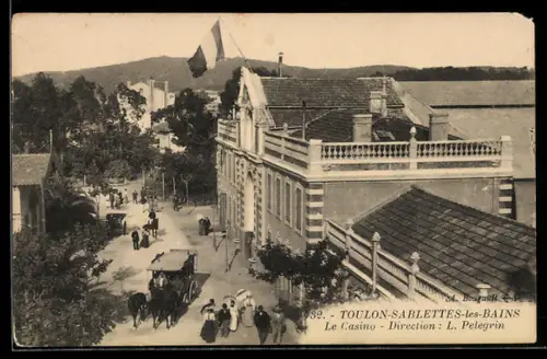 AK Toulon-Sablettes-les-Bains, Le Casino et la rue animée avec voitures et passants