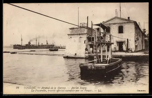 AK Toulon, Arsenal de la Marine, Ancien Bagne, La Passerelle et navires au port