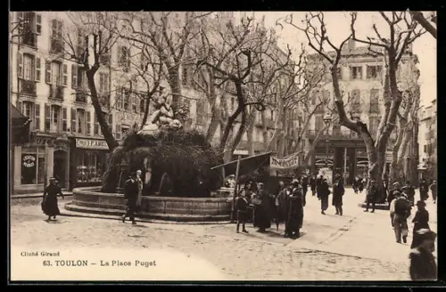 AK Toulon, La Place Puget animée avec fontaine et passants