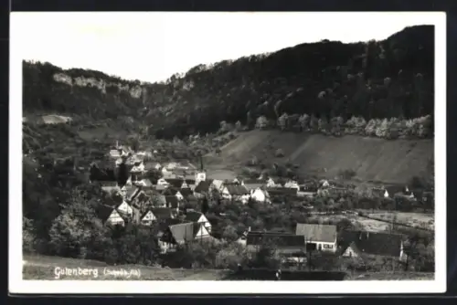 AK Gutenberg /Schwäb. Alb, Ortsansicht mit Fachwerkhäusern und Talumgebung