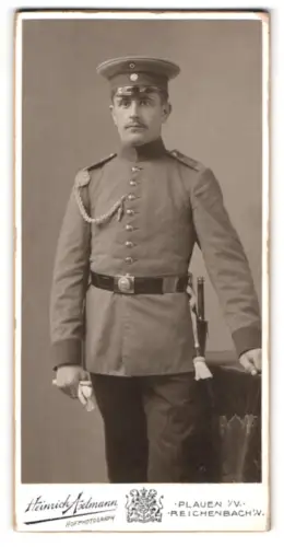 Fotografie Heinrich Axtmann, Plauen /V., Bahnhofstr. 27, Soldat vom Inf.-Rgt. Nr. 134 in Uniform m. Schützenschnur 1 St.