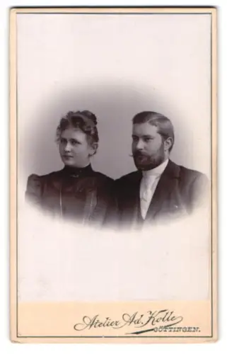 Fotografie Ad. Kolle, Göttingen, Prinzenstrasse 18, Porträt eines eleganten Paares