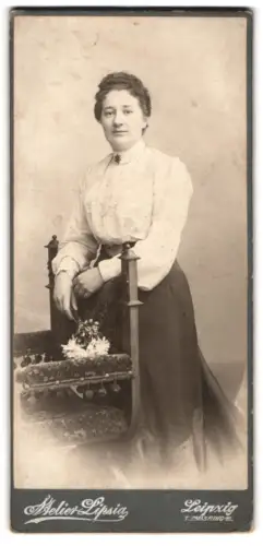 Fotografie Atelier Lipsia, Leipzig, Thomasring 15, Dame in eleganter Pose
