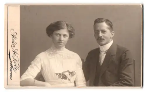 Fotografie Atelier Ad. Kolle, Göttingen, Prinzenstrasse 18, Porträt eines eleganten Paares