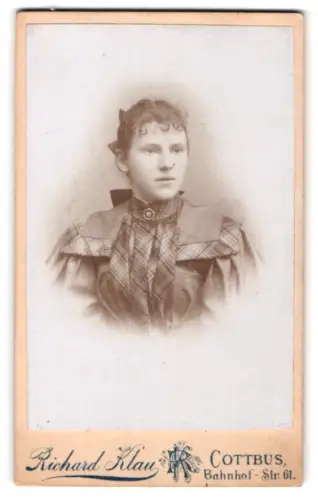 Fotografie Richard Klau, Cottbus, Bahnhof-Str. 61, Porträt einer jungen Frau