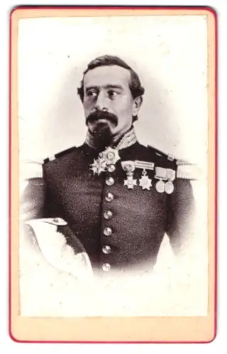 Fotografie unbekannter Fotograf und Ort, Charles Denis Bourbaki, franz. General u. Flügeladjutant von Napoleon III.