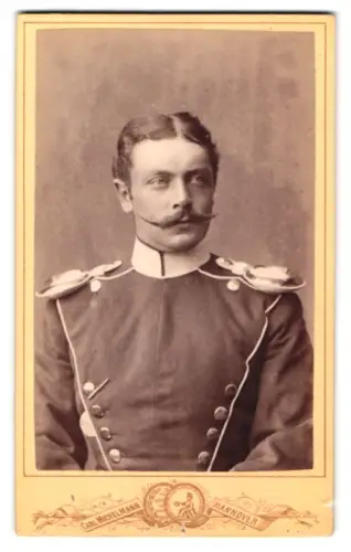 Fotografie Carl Michelmann, Hannover, Georgstrasse 1, Offizier Reinhold von Eben, Kommandeur 2. Badisches