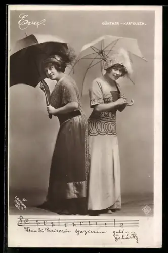 AK Schauspielerin Kartousch u. Schauspielerin Günther mit Regenschirmen