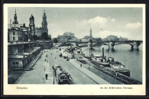 AK Dresden, An der Brühlschen Terrasse, Uferpanorama mit Brücke u. Strassenbahn