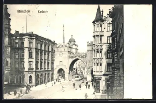 AK München, Karlstor mit Strassenbahn und Cafe, von oben gesehen