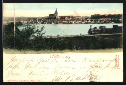 AK Mölln i. Lbg., Ortsansicht mit Kirche, im Vordergrund Dampflokomotive