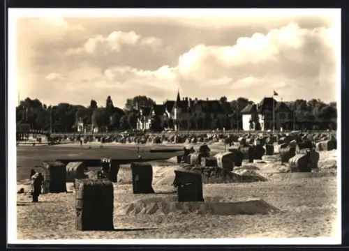 AK Travemünde, Strand mit Strandkörben