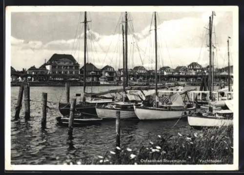 AK Travemünde, Yachthafen mit Segelbooten, Teilansicht des Ortes