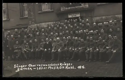 Foto-AK Barmen, Sängerchor vewundeter Krieger 1916 im Reserve-Lazarett Barmen