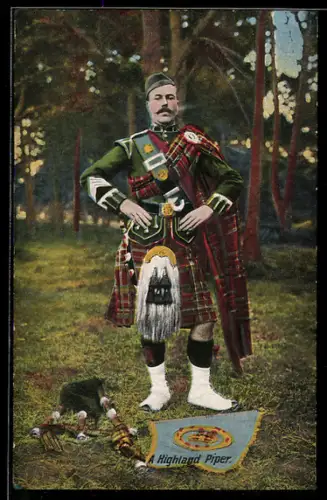 AK A Highland Piper, schottischer Soldat in Uniform mit Dudelsack