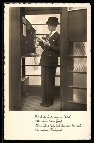 AK Junger Mann in Telefonzelle