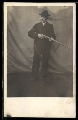Foto-AK Mann bei einem Schützenfest mit Gewehr