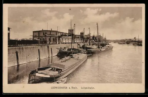 AK Ludwigshafen a. Rh., Luitpoldhafen, Panorama mit Frachtern