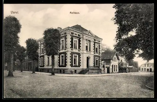 AK Varel, Rathaus mit Strassenkreuzung