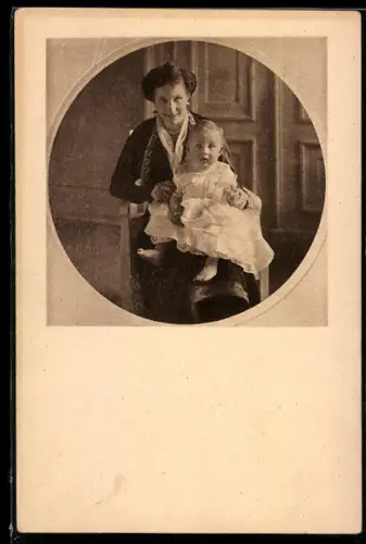 AK Victoria Louise Herzogin von Braunschweig mit ihrem Kind