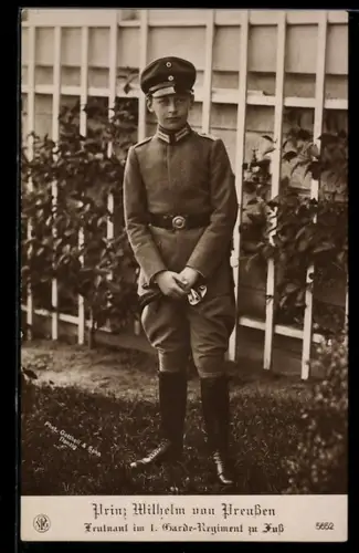 AK Prinz Wilhelm von Preussen als Leutnant im 1. Garde-Regiment zu Fuss