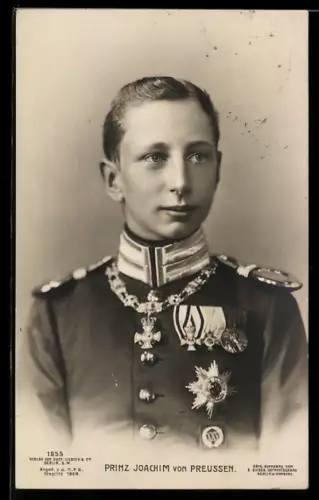 AK Prinz Joachim von Preussen, Portrait als Knabe in Uniform mit Hohenzollernschem Hausorden, Adlerorden, Centenar-Med.