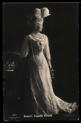 AK Kaiserin Auguste Victoria in festlichem Gewand